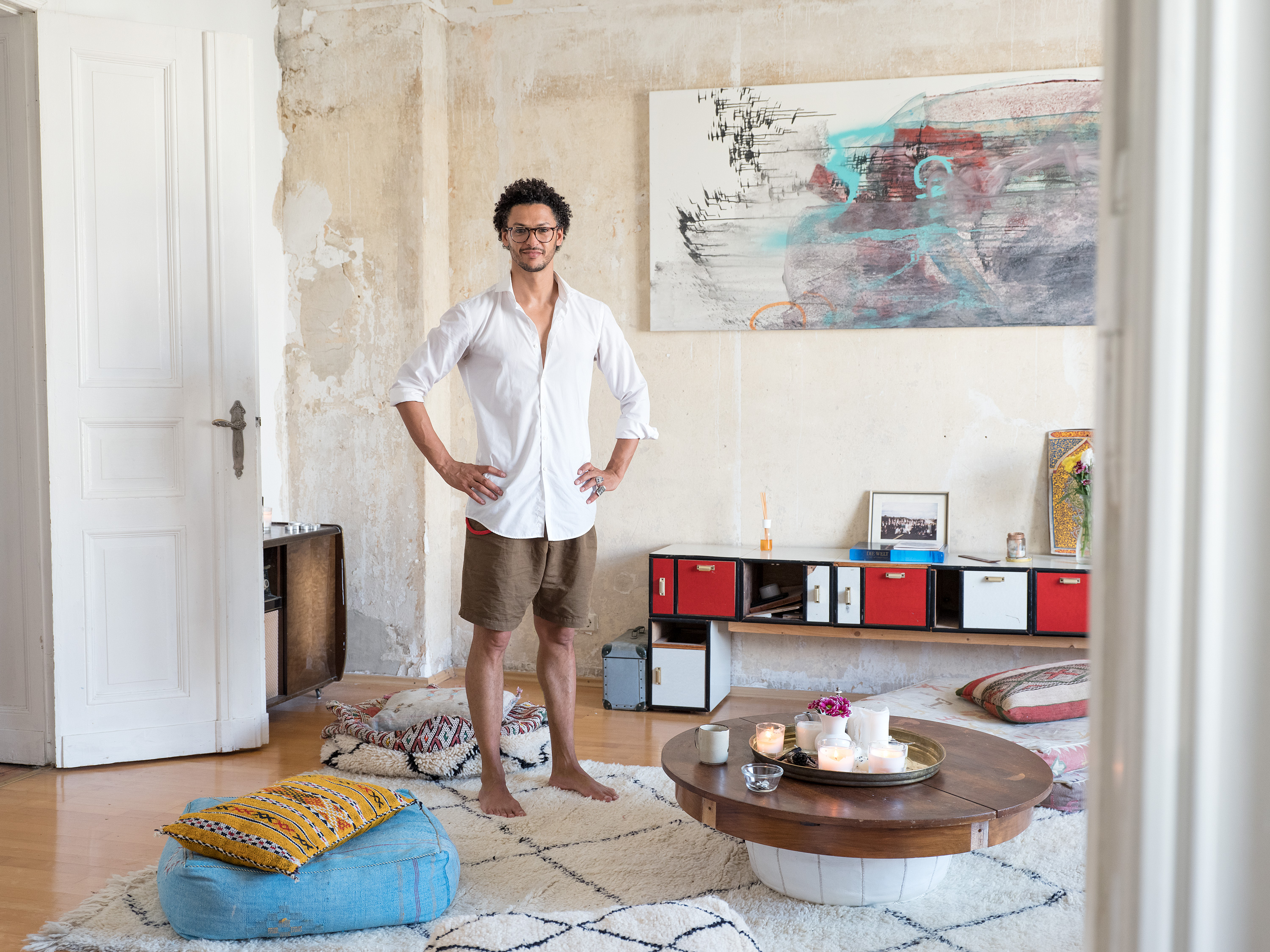 Testimonial Kampagne für Airbnb: Portraits von Airbnb Hosts in ihren Wohnungen