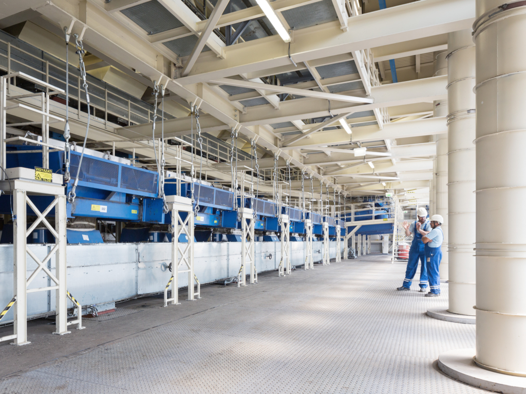 Bunge, Arbeiter an Maschine in Sonnenblumenöl Fabrik