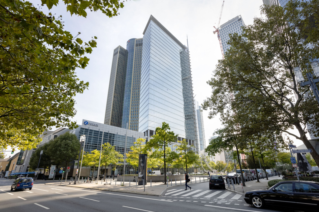 Thema Zusammenarbeit: Bilder von den Startups, Mitarbeiterinnen und Mitarbeitern an den unterschiedlichen Digital Hubs in Deutschland, fotografiert für de:hub, die Digital Hub Initiative des BMWK Bundesministerium für Wirtschaft und Klimaschutz.