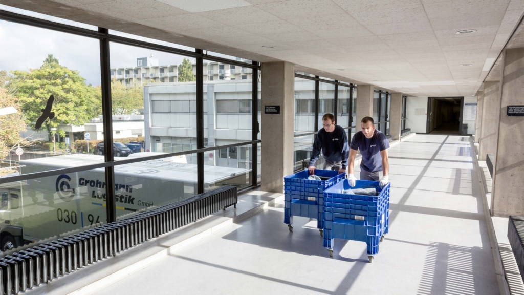 Fuhrpark, LKW und Mitarbeiter von Grohmann Logistik in Berlin