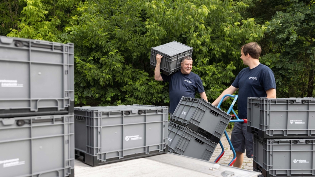 Fuhrpark, LKW und Mitarbeiter von Grohmann Logistik in Berlin