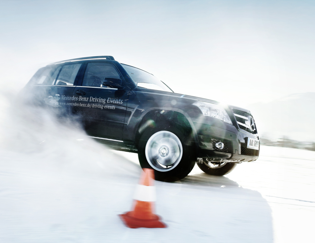Fahrtraining auf Schnee bei Mercedes Benz Driving Events