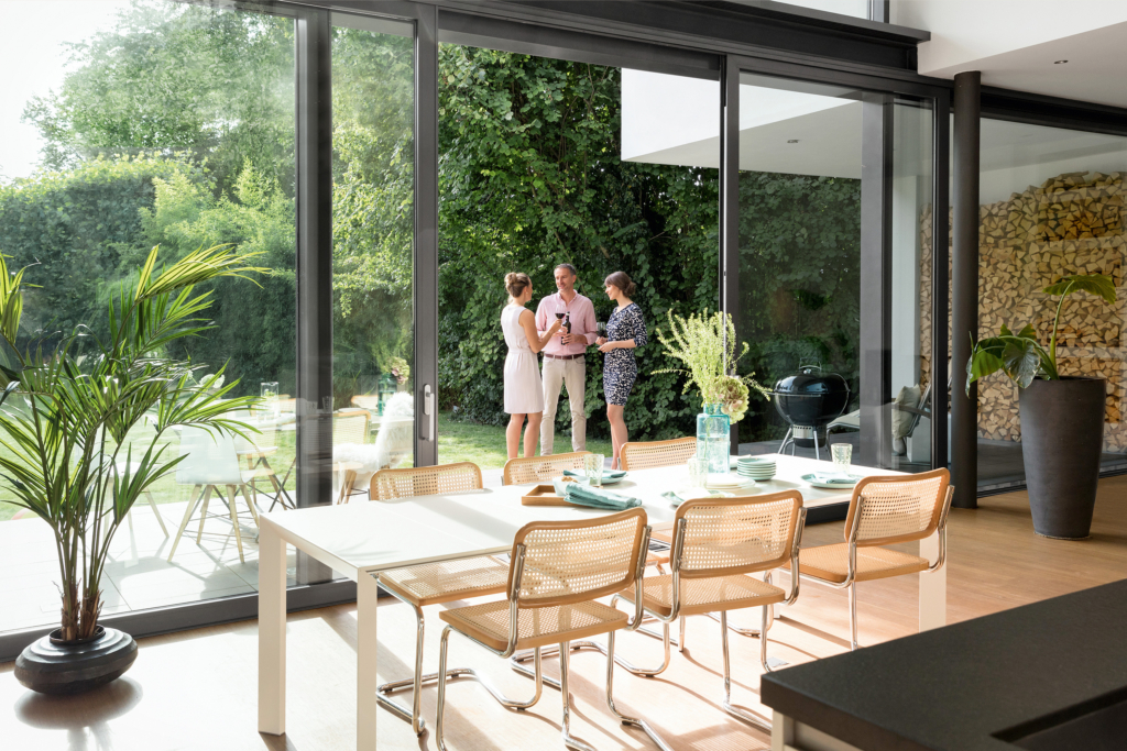 People Shooting in einer Villa mit Schüco Fenstern