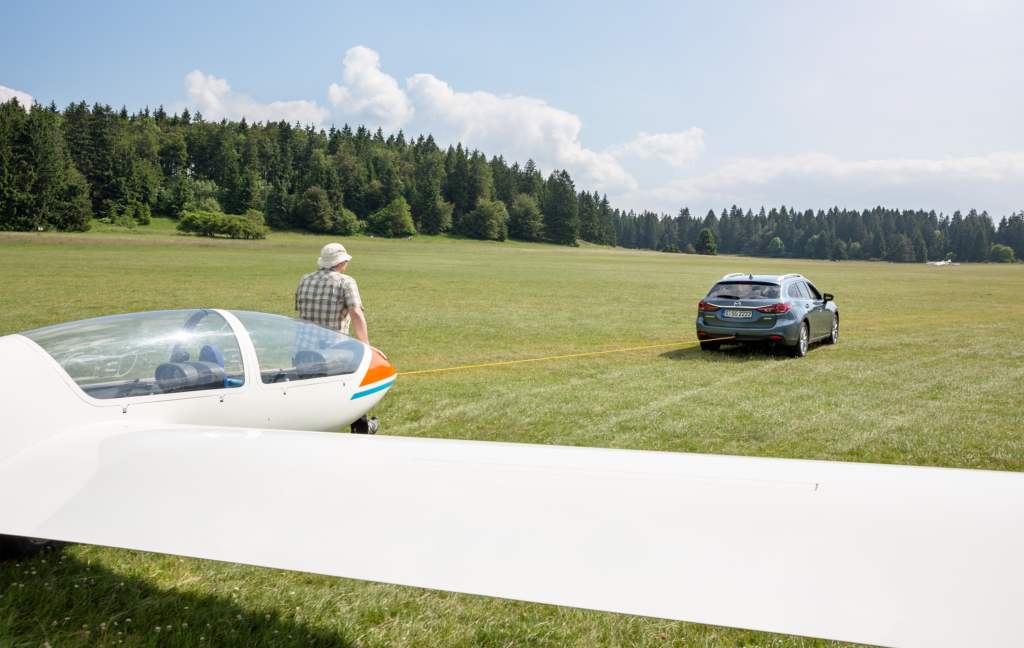 Mit einem Mazda 5 auf dem Segelfugplatz Klippeneck, eine Story für das Mazda Magazin