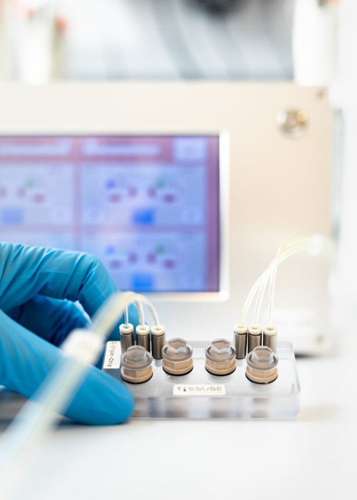 Fotostrecke für das Terra Mater Magazin über die Berliner Firma TissUse und ihr Projekt Human-on-a-Chip, eine Nachbildung des menschlichen Organsystems im Miniaturformat