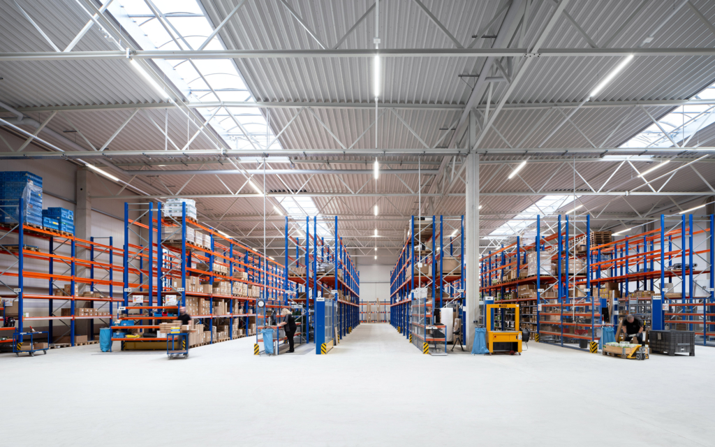 Corporate und Industrial Fotografie: Industrieregale und Lagerungstechnik.