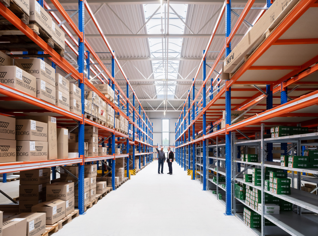 Corporate und Industrial Fotografie: Industrieregale und Lagerungstechnik.