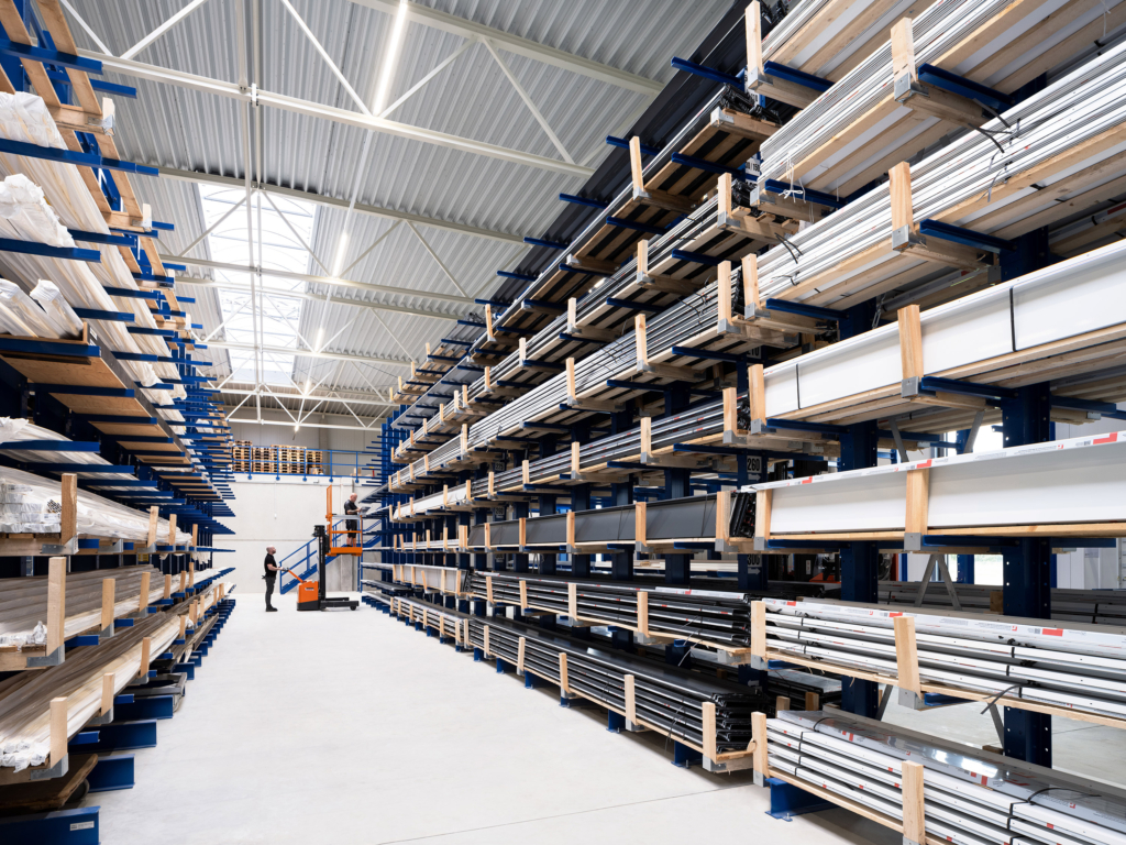 Corporate und Industrial Fotografie: Industrieregale und Lagerungstechnik.