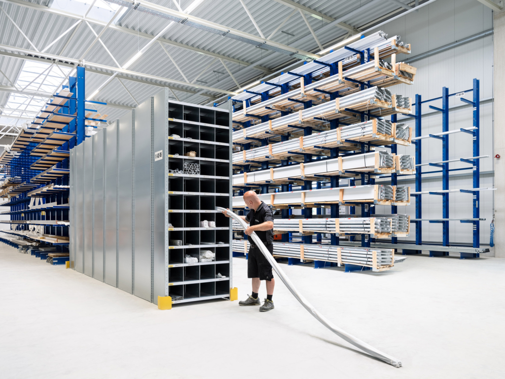 Corporate und Industrial Fotografie: Industrieregale und Lagerungstechnik.