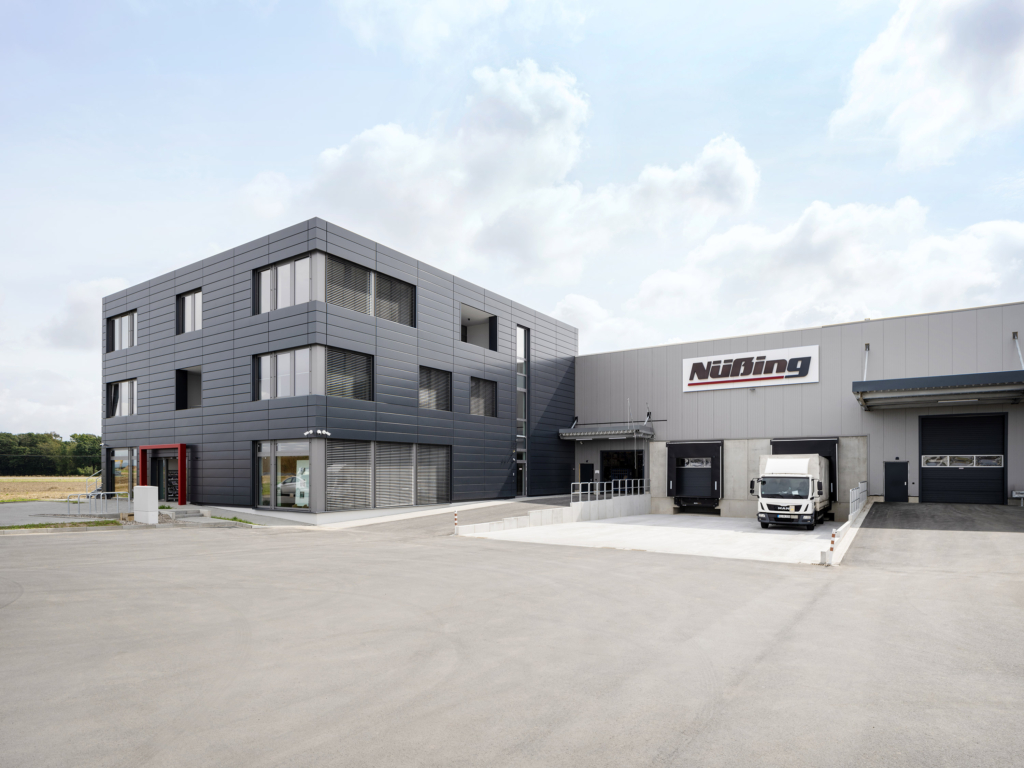 Corporate und Industrial Fotografie: Industrieregale und Lagerungstechnik.