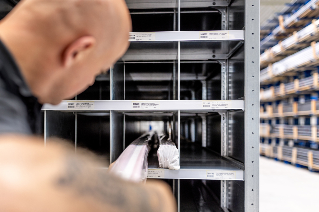 Corporate und Industrial Fotografie: Industrieregale und Lagerungstechnik.