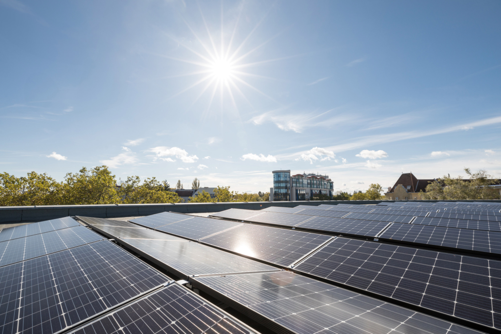 Dokumentation der Installation einer Photovoltaik Anlage auf einem Gebäude, für Vattenfall