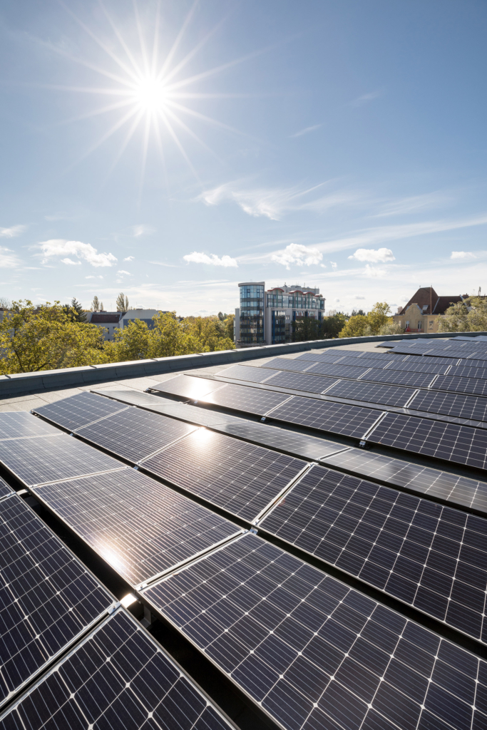 Dokumentation der Installation einer Photovoltaik Anlage auf einem Gebäude, für Vattenfall