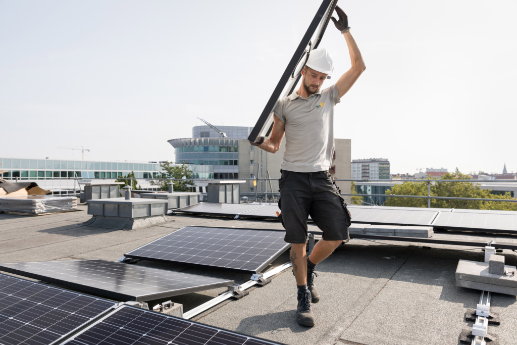 Dokumentation der Installation einer Photovoltaik Anlage auf einem Gebäude, für Vattenfall