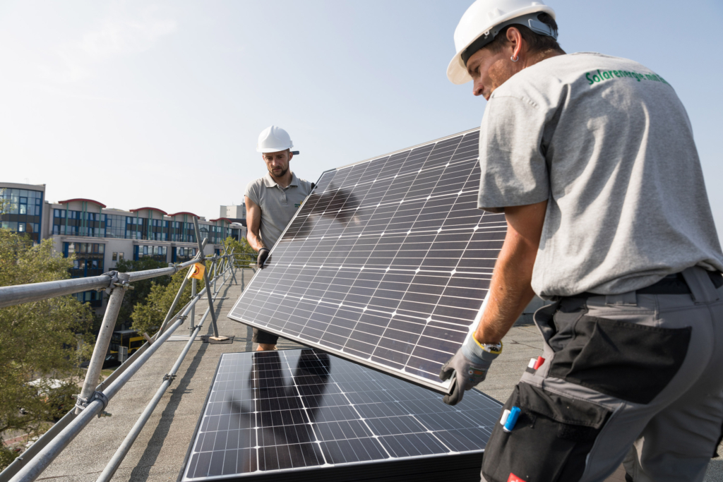 Dokumentation der Installation einer Photovoltaik Anlage auf einem Gebäude, für Vattenfall