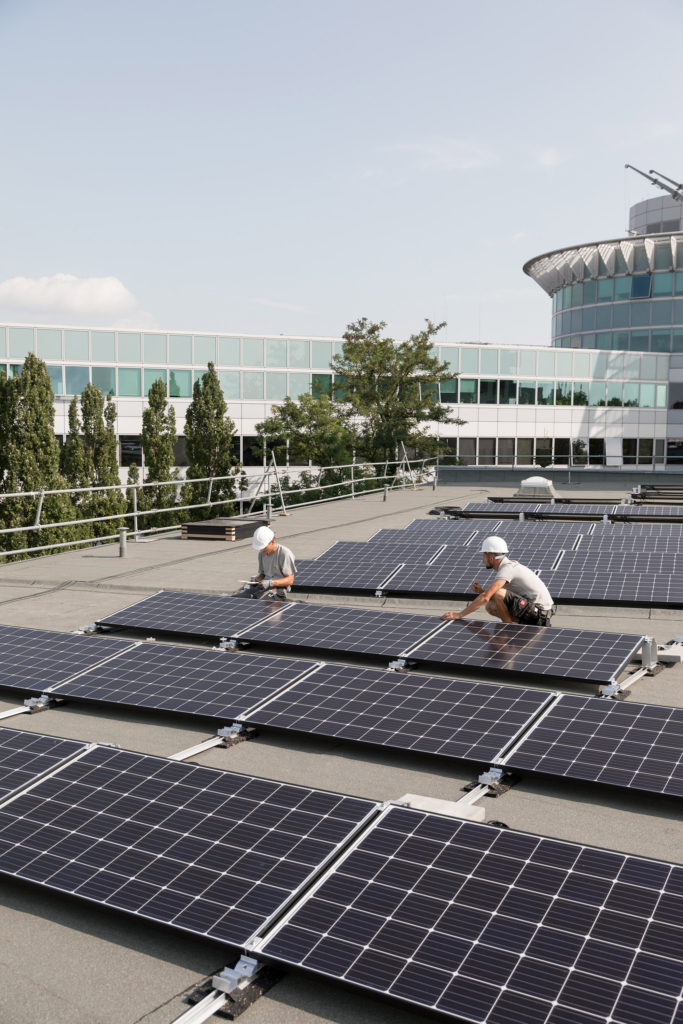 Dokumentation der Installation einer Photovoltaik Anlage auf einem Gebäude, für Vattenfall