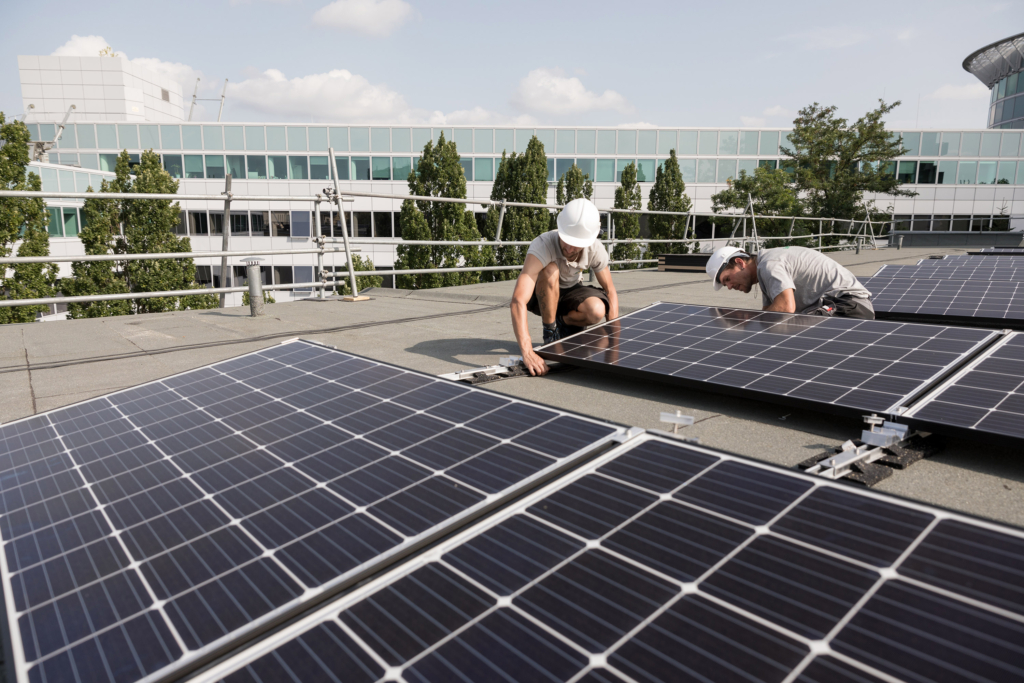 Dokumentation der Installation einer Photovoltaik Anlage auf einem Gebäude, für Vattenfall