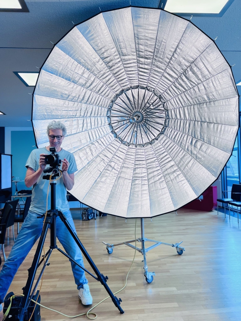 Fotograf Markus Altmann beim Fotografieren mit einem Briese Focus 220