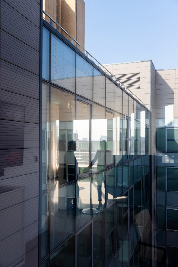 Portraits der Geschäftsführung der Berlinovo Immobiliengesellschaft für ihren Geschäftsbericht: Alf Aleithe und Caroline Oelmann