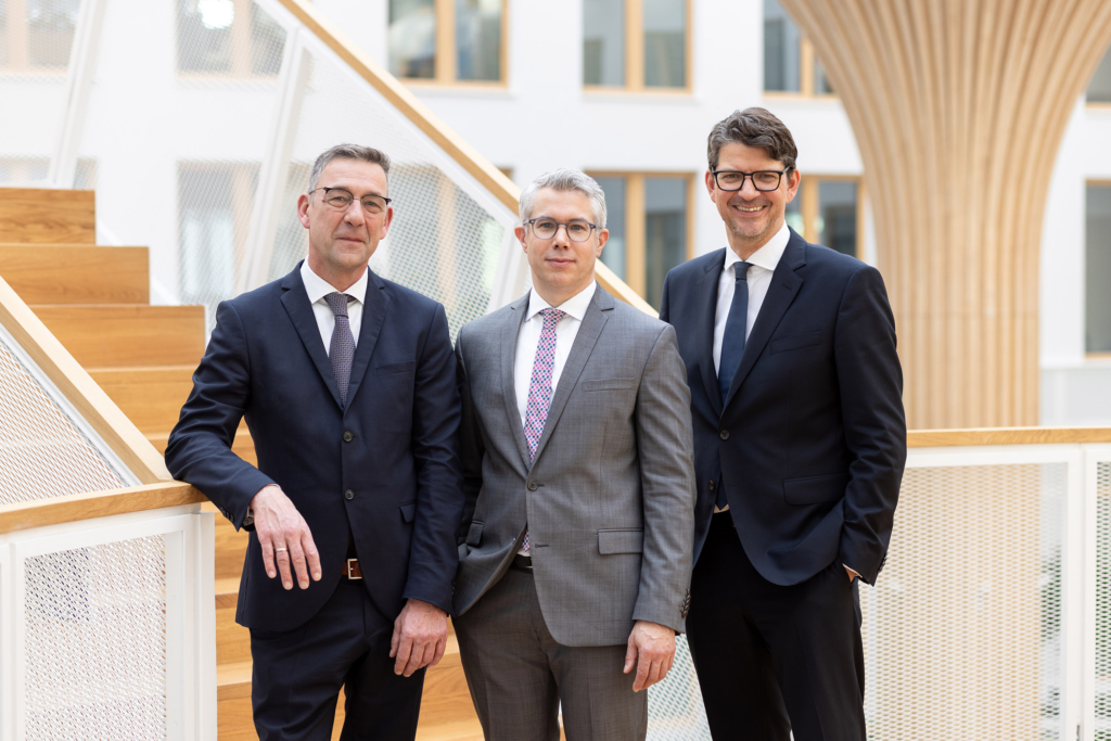 Portraits der Geschäftsführung und von Mitarbeitenden von Vattenfall, in ihrer neuen Hauptverwaltung am Hildegard-Knef-Platz in Berlin.