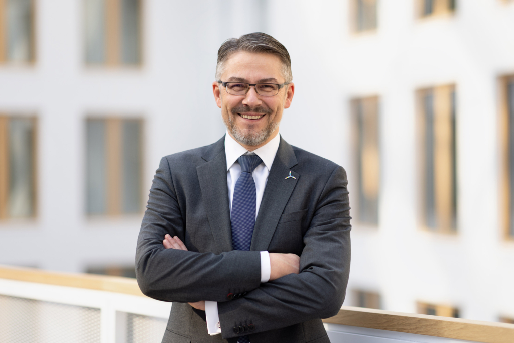 Portraits der Geschäftsführung und von Mitarbeitenden von Vattenfall, in ihrer neuen Hauptverwaltung am Hildegard-Knef-Platz in Berlin.
