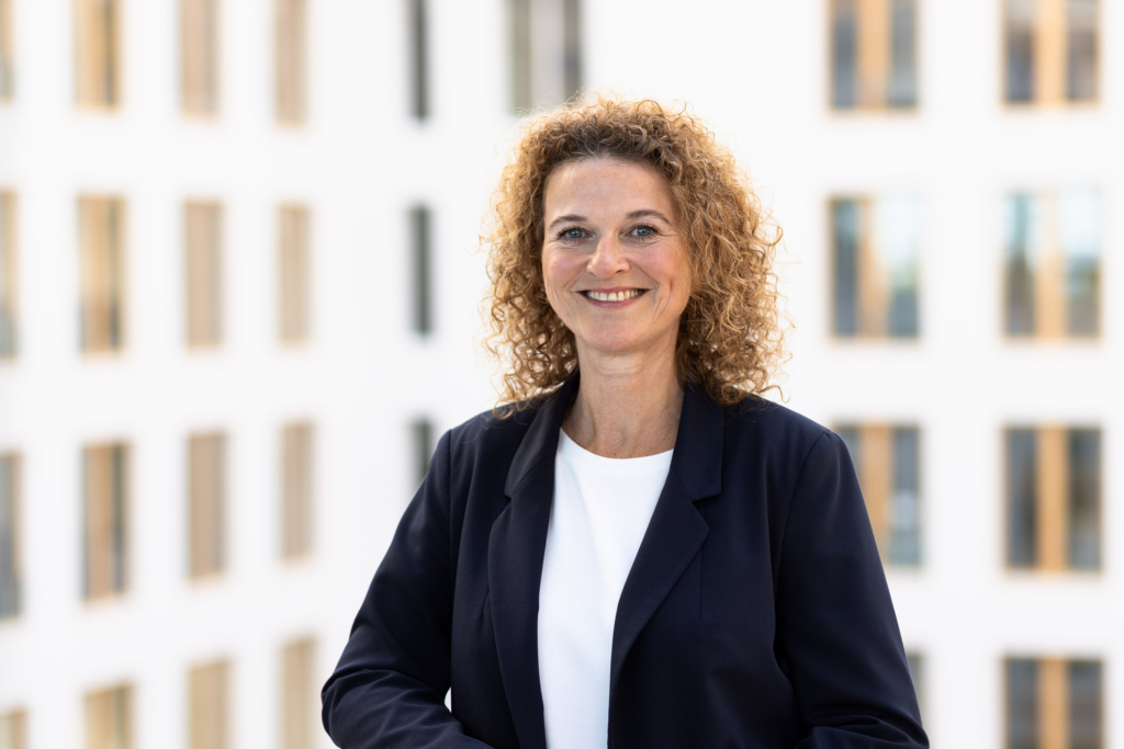 Portraits der Geschäftsführung und von Mitarbeitenden von Vattenfall, in ihrer neuen Hauptverwaltung am Hildegard-Knef-Platz in Berlin.